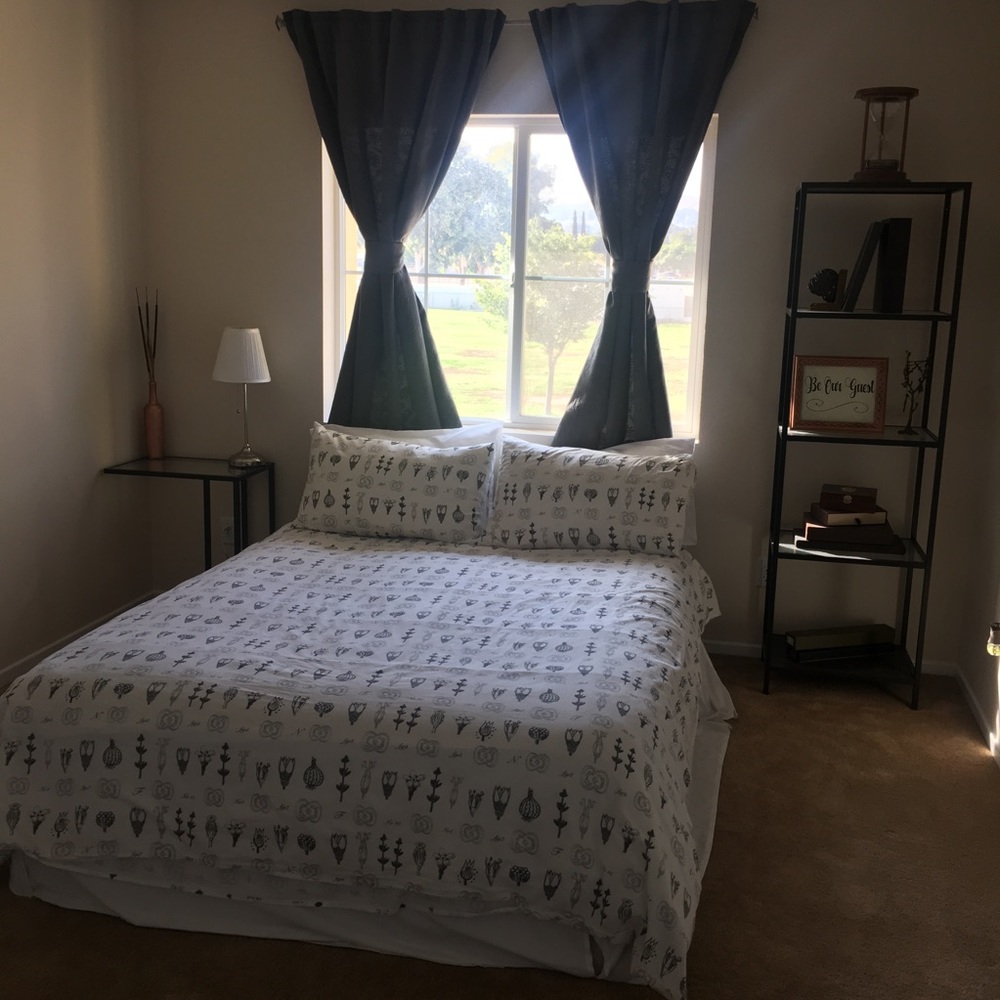 Gray rose Queen size sheets & curtains